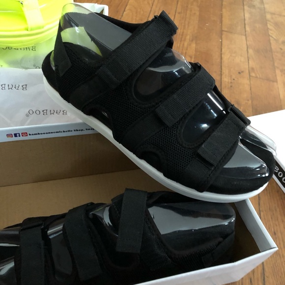 Pretty Pink or Black strappy sandals - Picture 4 of 5